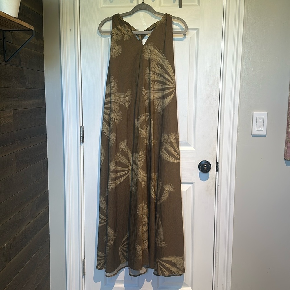 Urban Revivo small v neck green a-line maxi dress